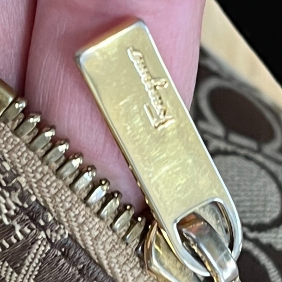 SALVATORE FERRAGAMO
Vintage Canvas Gancini Satchel wristlet Bag - Picture 7 of 10